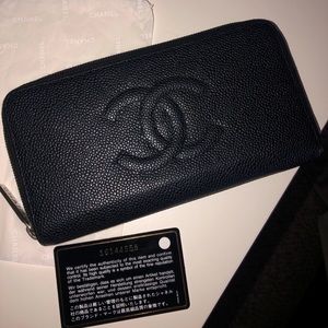 PRISTINE condition AUTHENTIC Chanel Zip Wallet